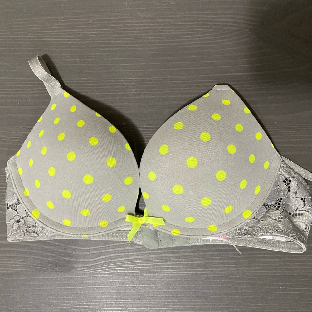NWOT - xhilaration plunge pushup 32A